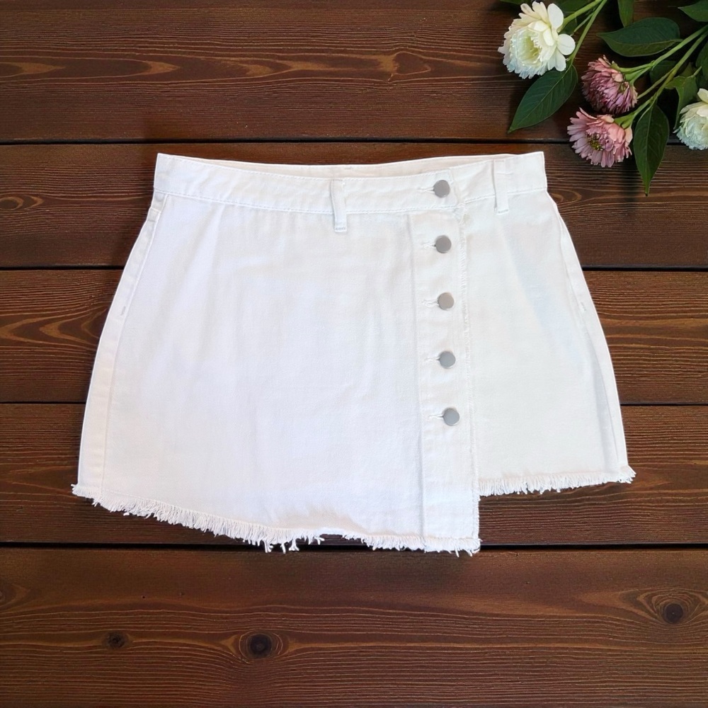 Chic White Jean Buttoned Denim Skirt